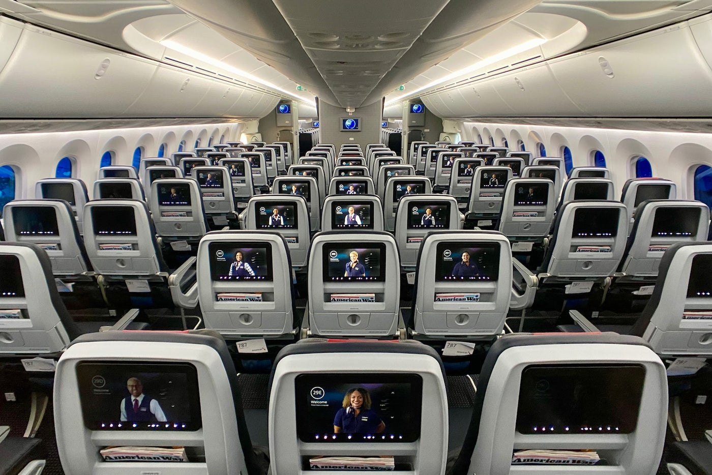 First Look Americans New And Improved 787 8 Dreamliner