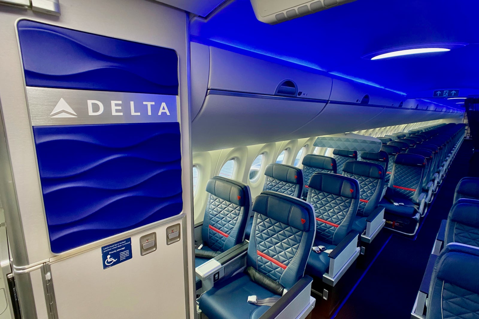 Delta now has 'dynamic' seat maps that automatically block rows for families - The Points Guy