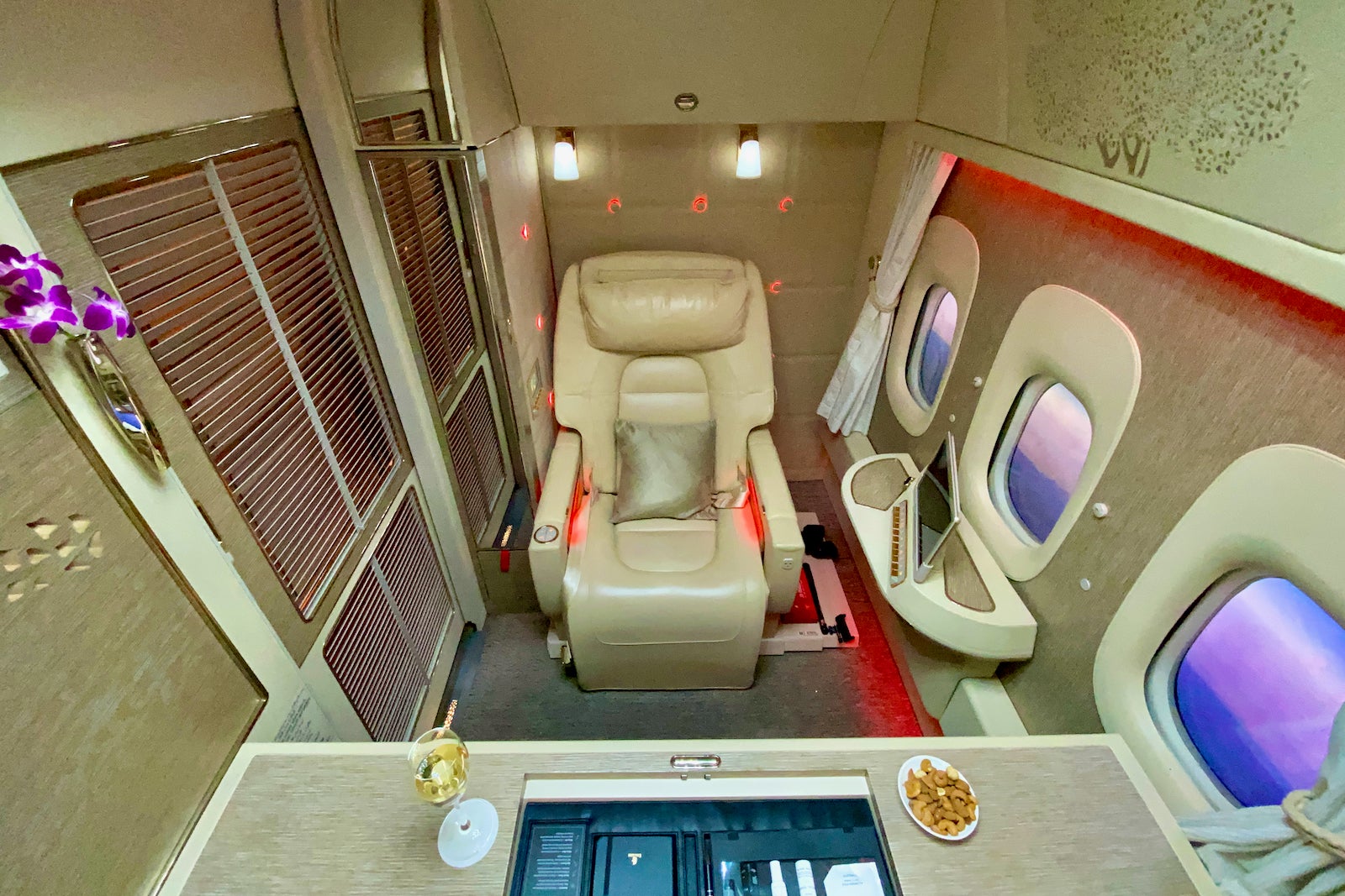 Is the new Emirates 777 First Class Suite really so amazing?