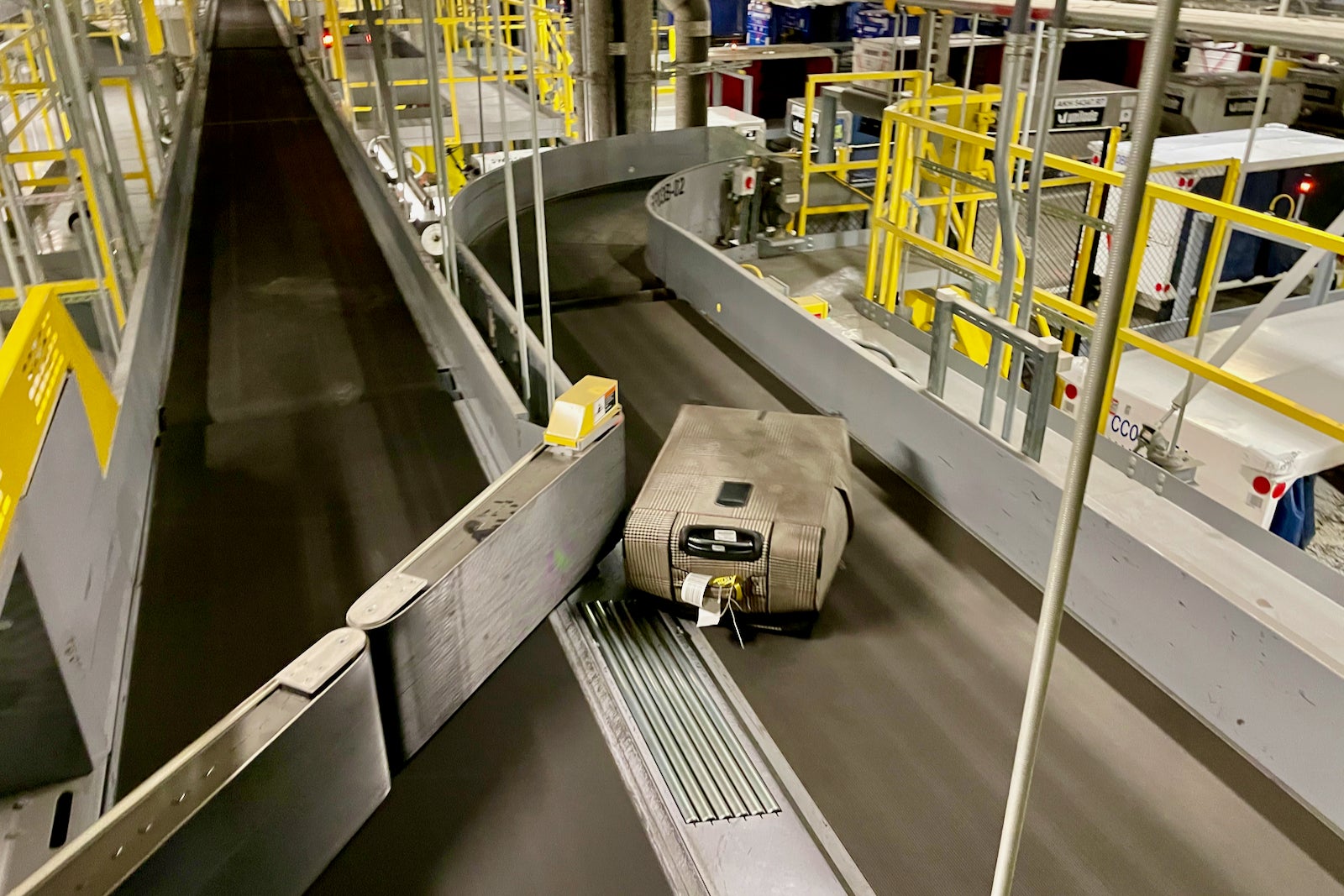 Behind the scenes LaGuardia’s massive baggage handling system The