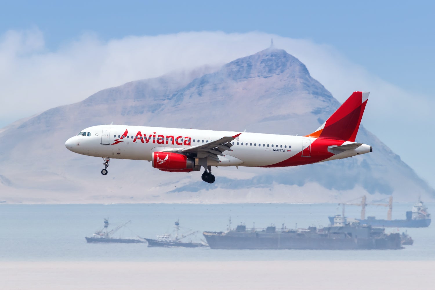 Avianca Plane Landing in Lima