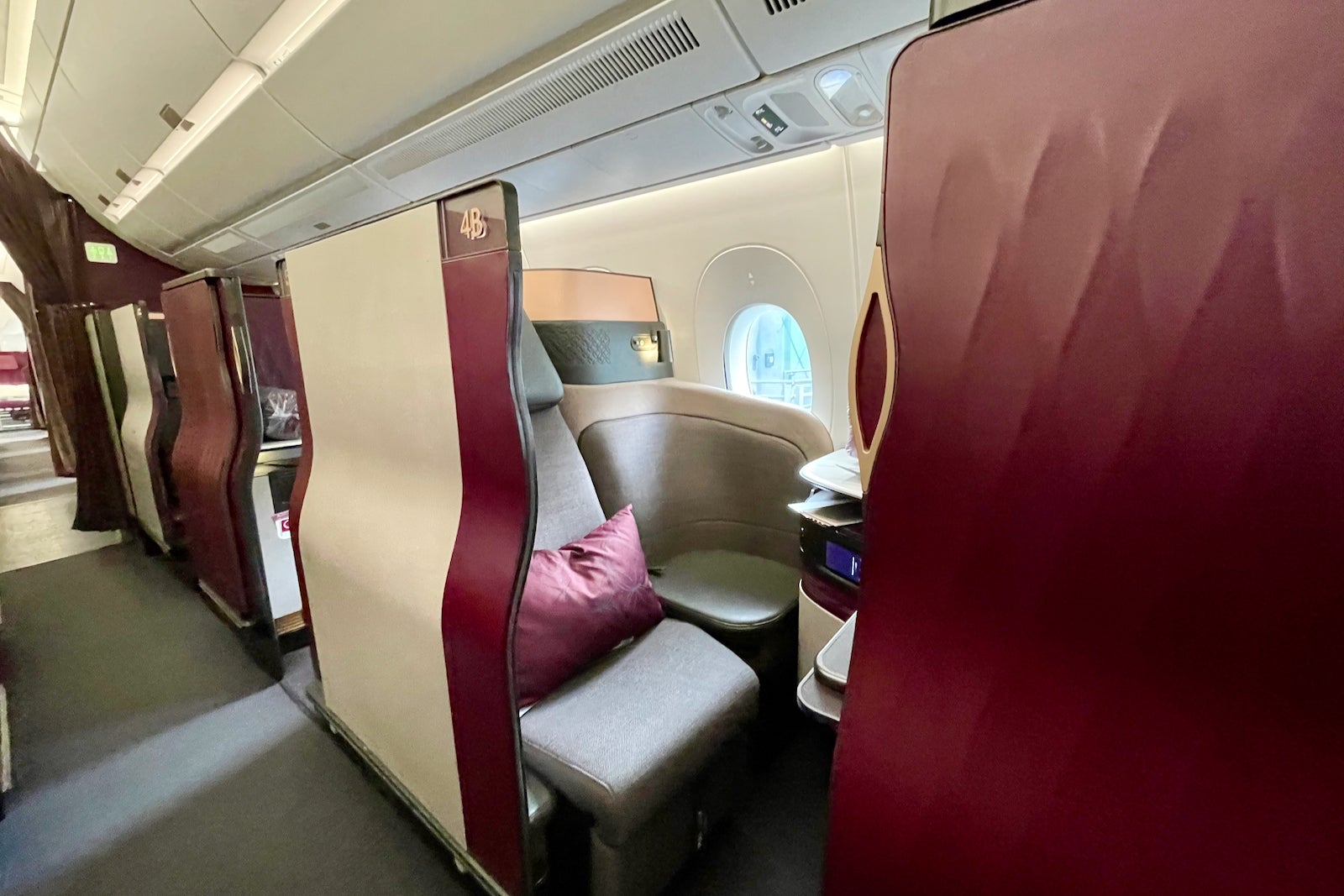 How Qatar Airways' new 7879 business class compares to Qsuite The