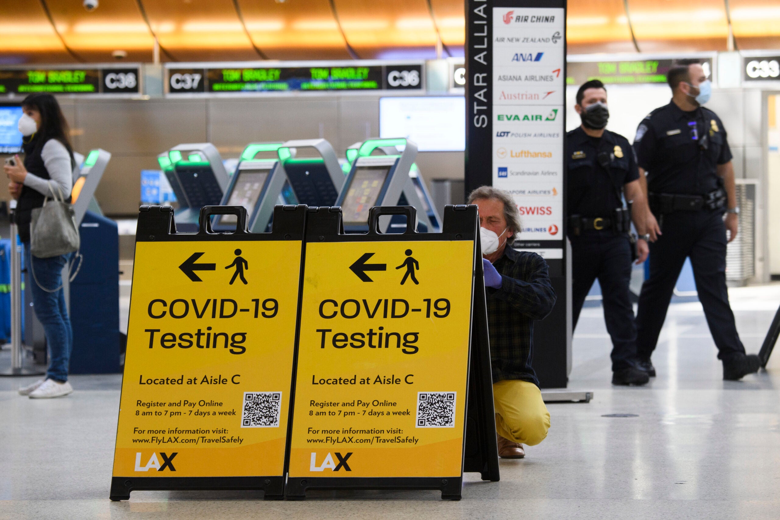 CDC director says COVID-19 testing for domestic travel before departure could reduce transfer