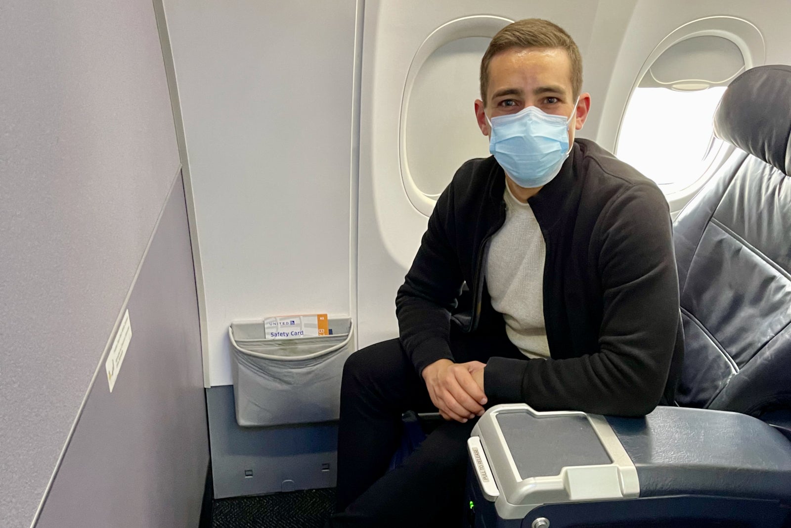 bulkhead-seats-bassinet-explained-pros-and-cons-2021-uponarriving