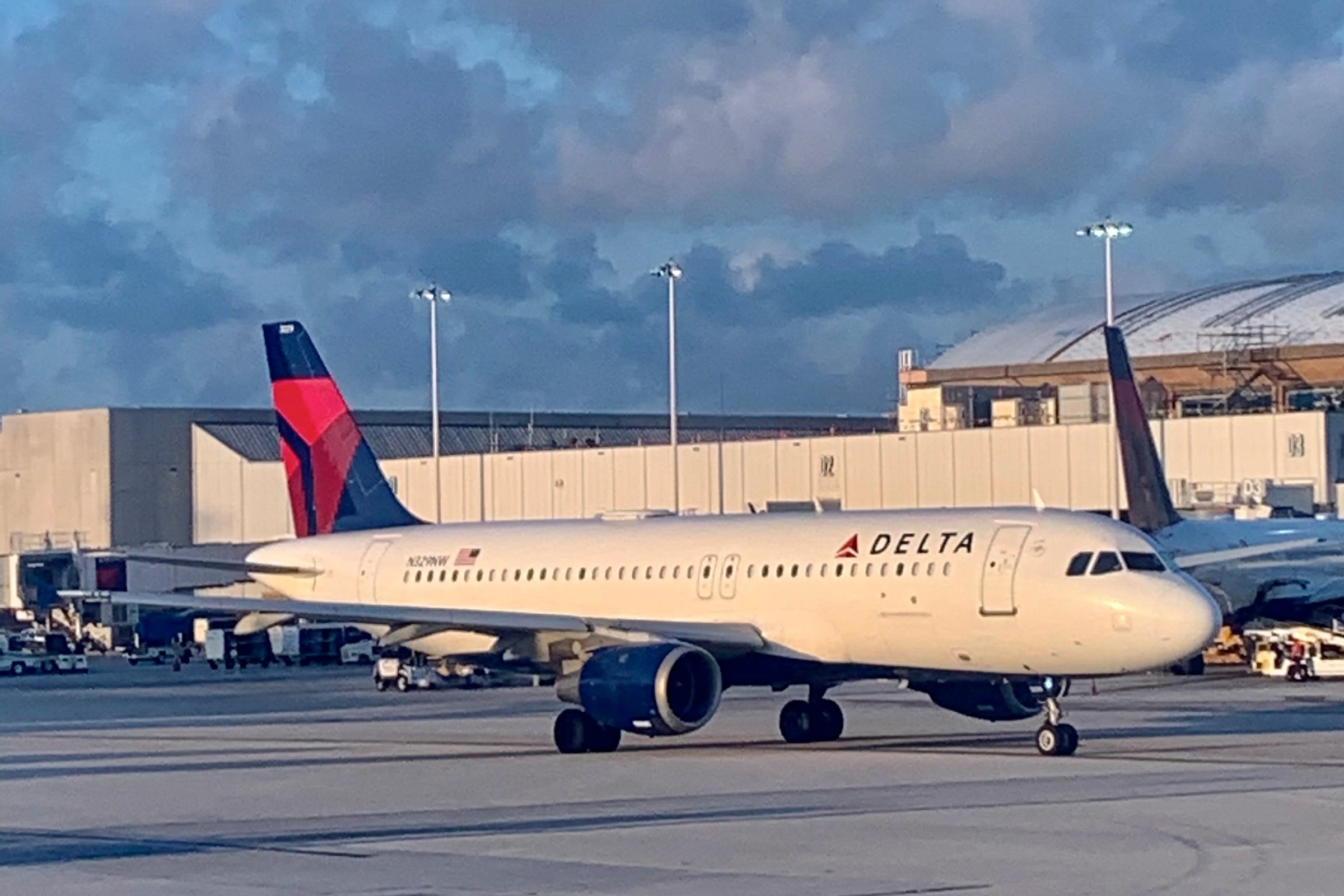 Delta Air Line jet at Fort Lauderdale-Hollywood International Airport (FLL) March 26, 2021 (Photo by Clint Henderson:The Points Guy) copy