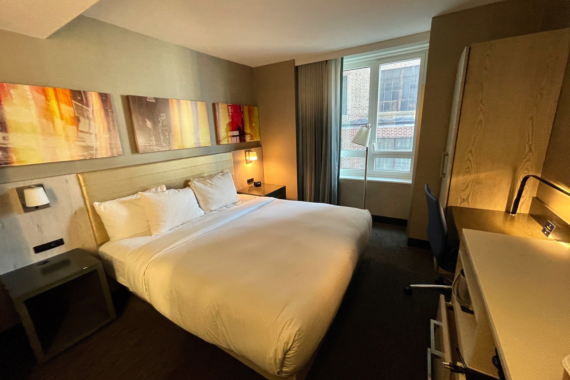 DoubleTree by Hilton Times Square West Room wide