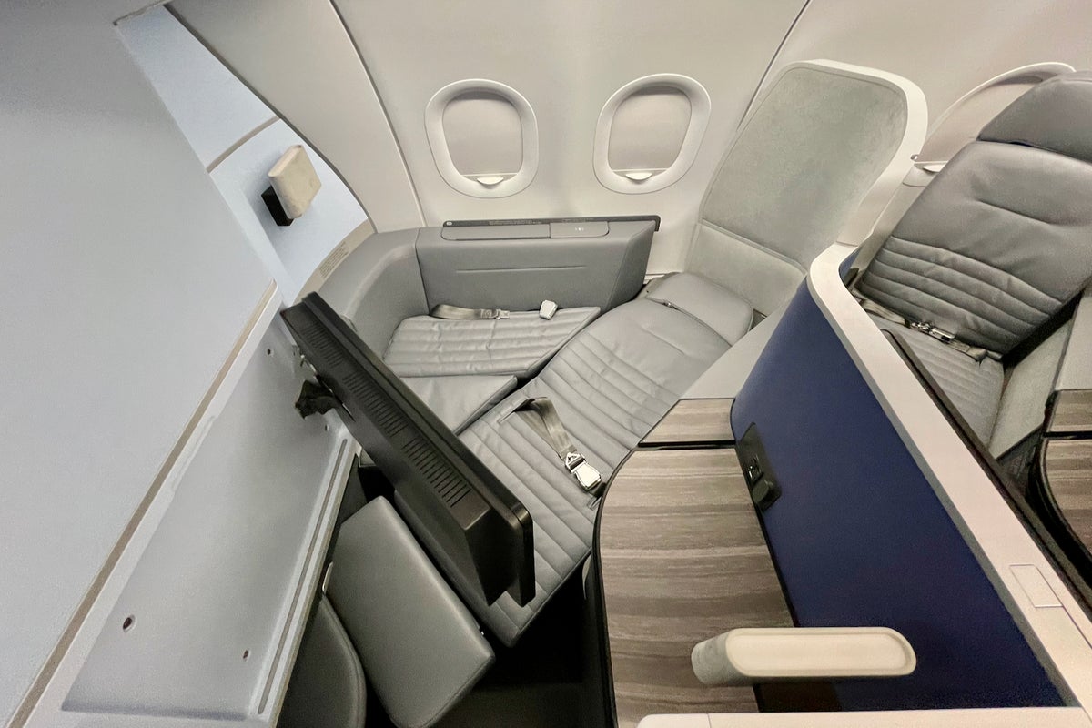 How JetBlue's new Mint business class stacks up against the original ...