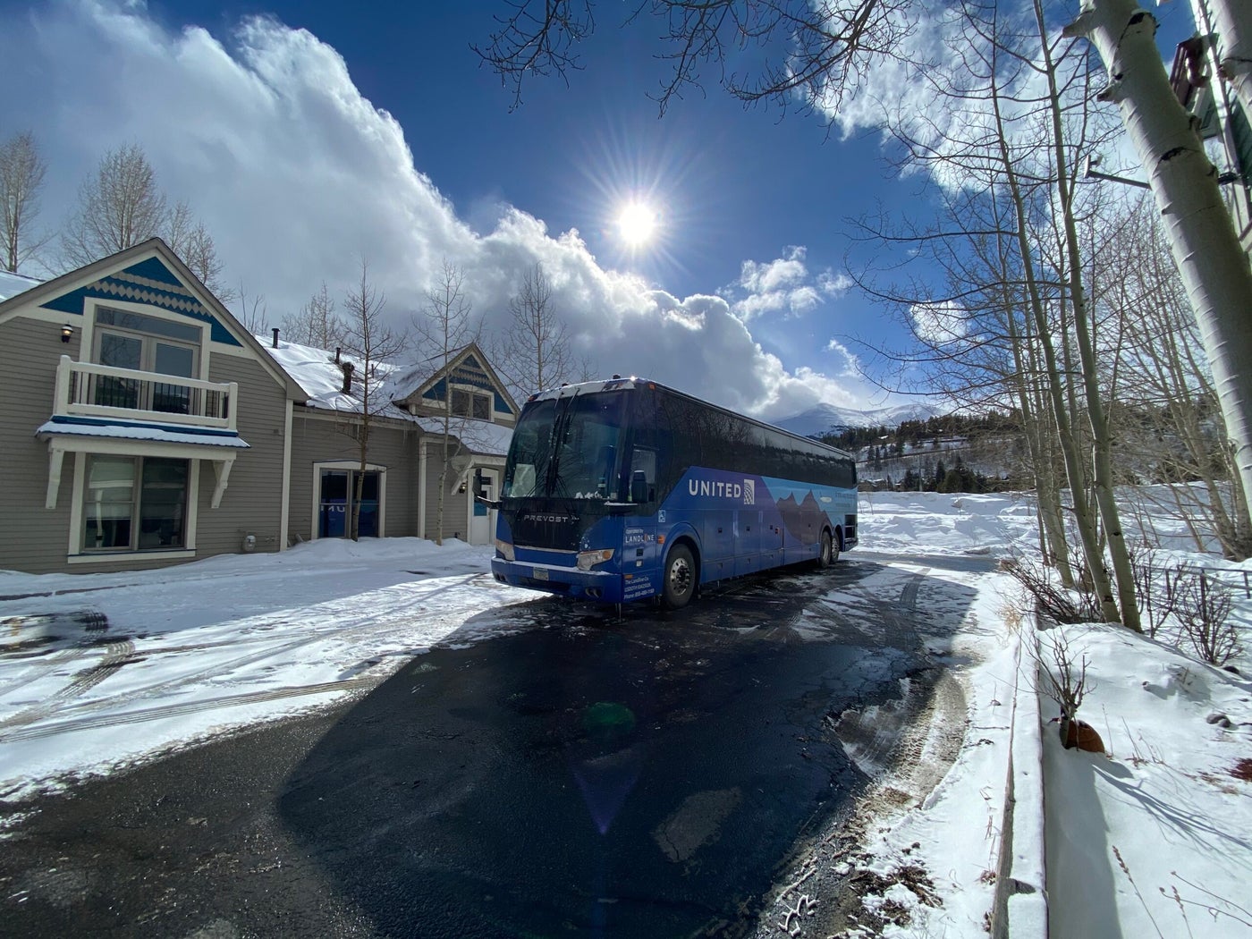 United Adds One stop Bus Service To 2 Colorado Destinations