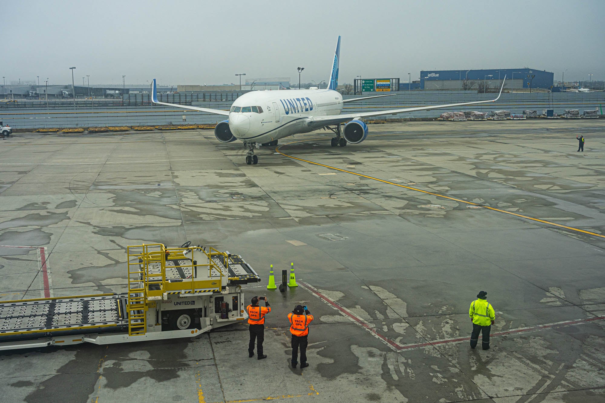 First look United JFK SFO as the airline returns to the New York