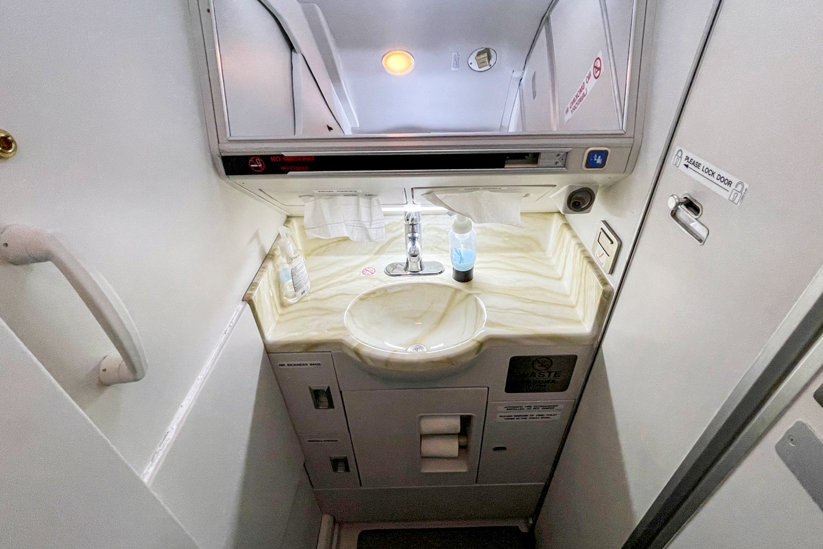 Behind the scenes Touring JSX's ultraspacious 11configured jet