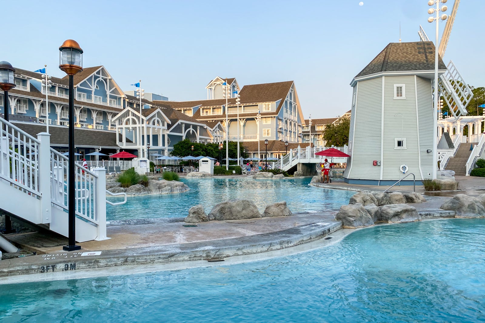 do yacht club and beach club share a pool