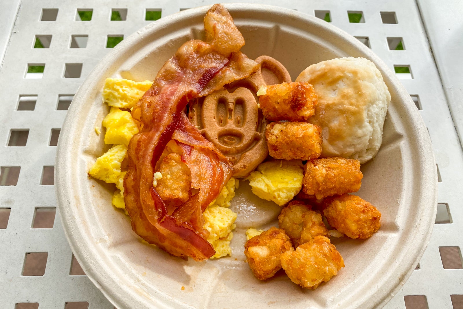 disney yacht club pool restaurant