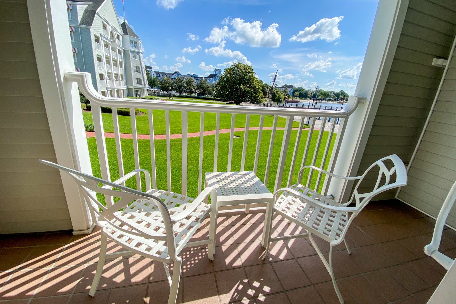 do all yacht club rooms have balconies