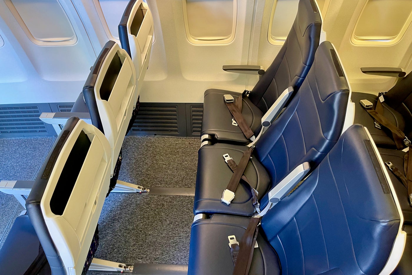 First Look Inside Avelos Boeing 737 800 And Where To Sit