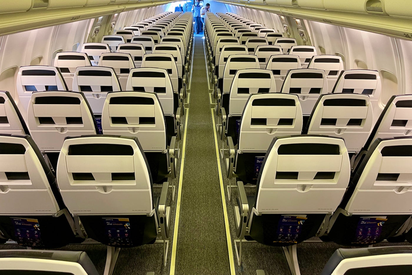 first-look-inside-avelo-s-boeing-737-800-and-where-to-sit