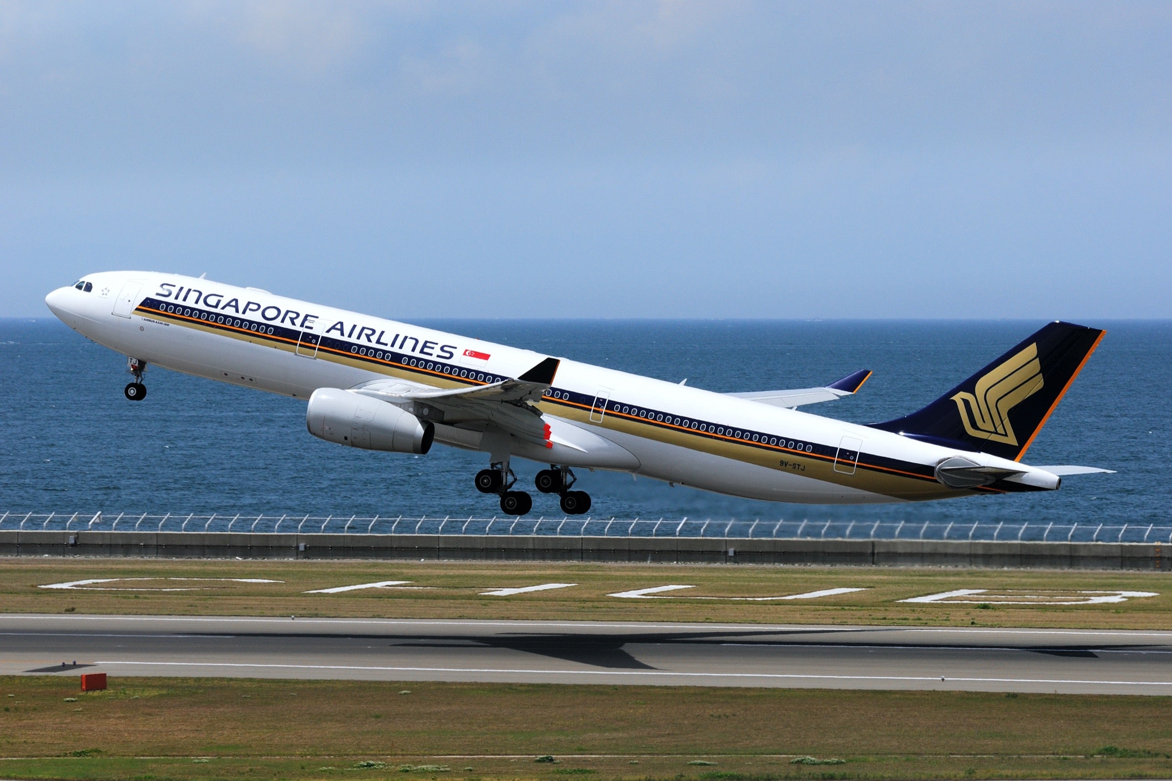 Singapore Airlines A330-300 taking off
