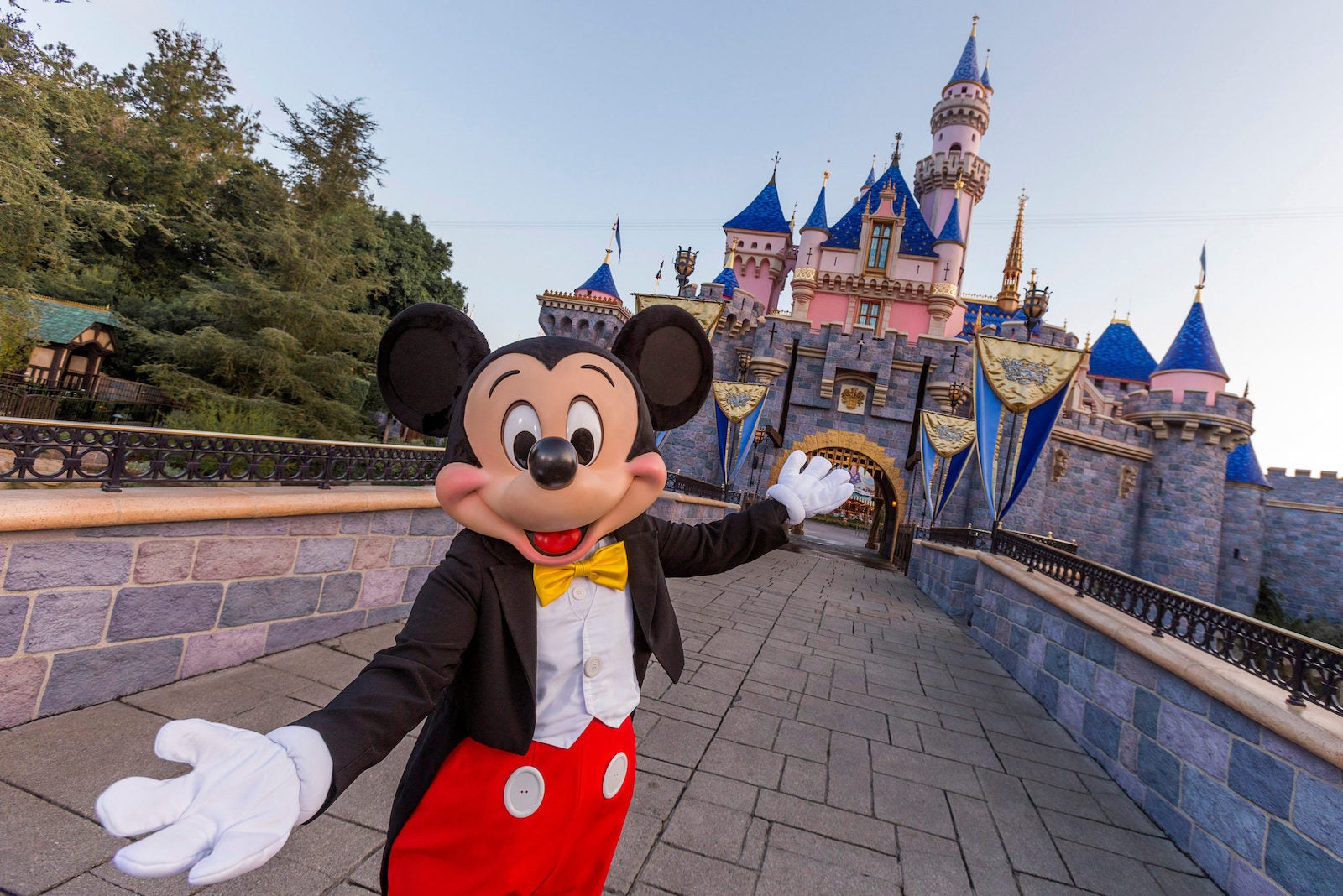 A Complete Visitor's Guide to Disneyland