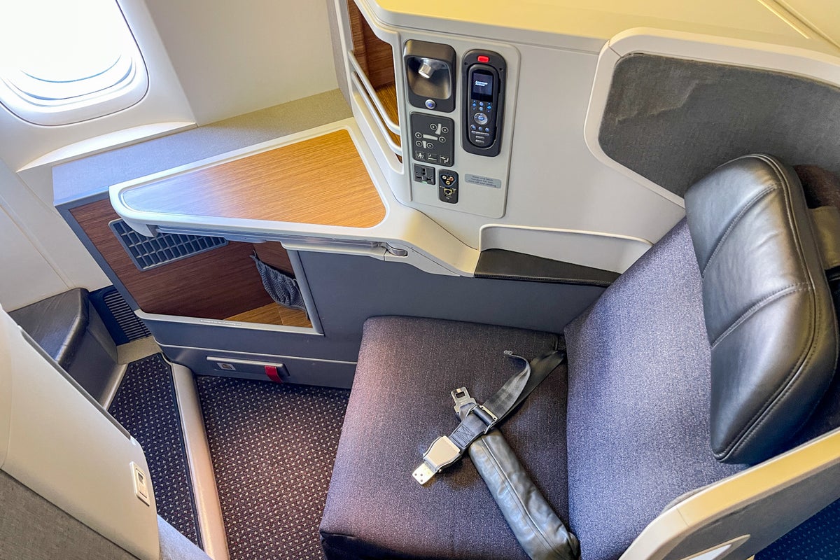 Four-cabin review: Putting American Airlines' Boeing 777-300ER to the ...