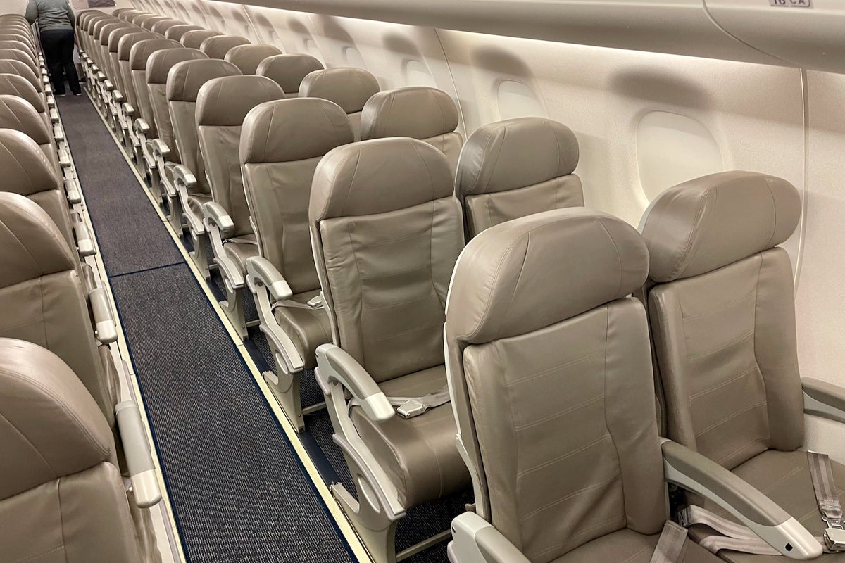 First look and where to sit when flying Breeze Airways’ Embraer 195 ...