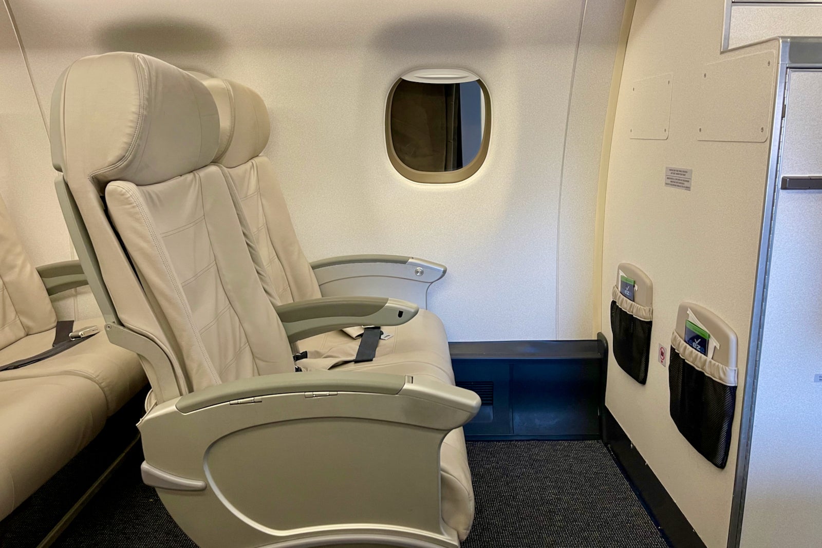 breeze airways cabin breeze airways cabin