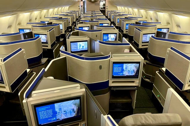 Review: United's newest flagship routes between New York-JFK and LAX ...