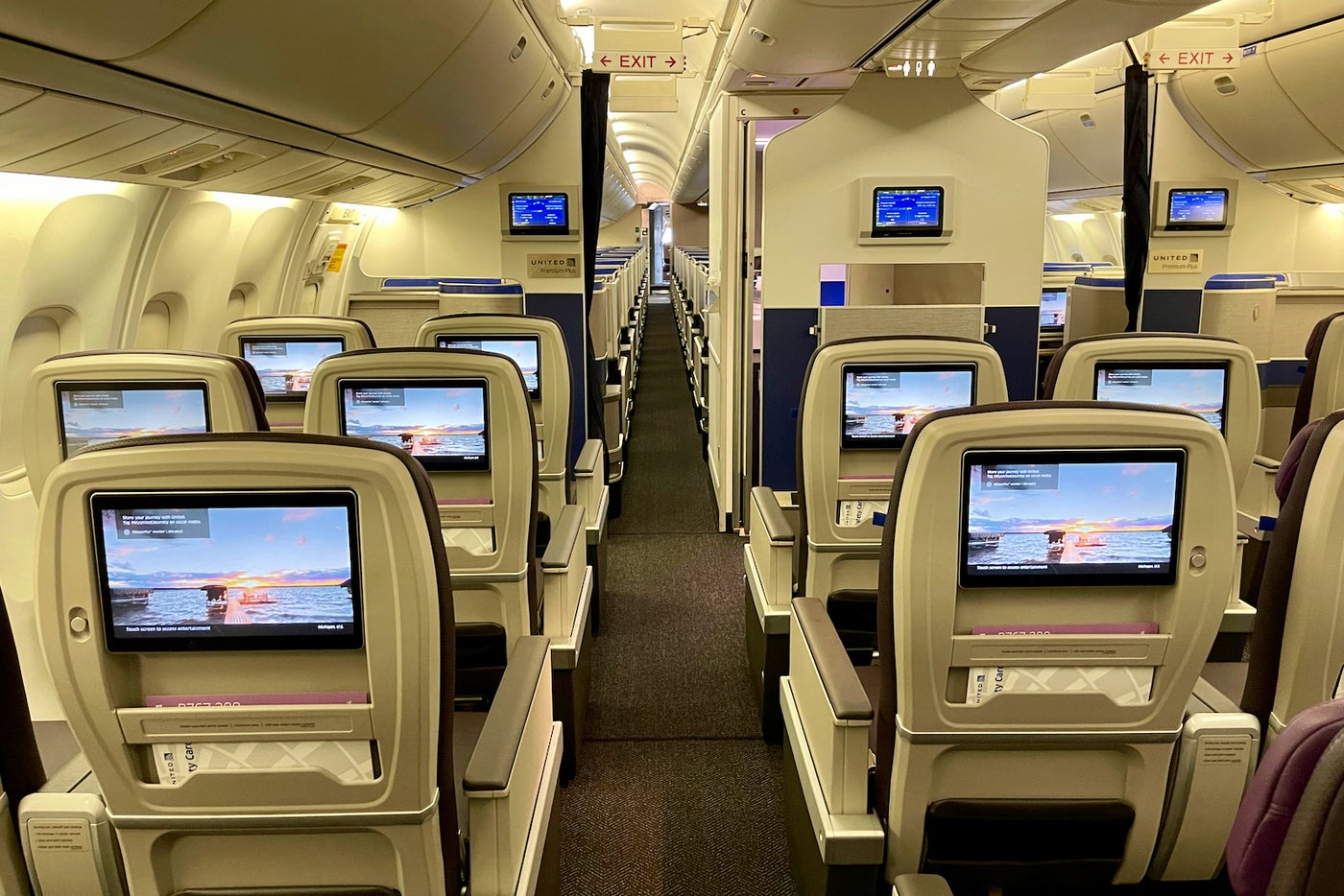 Review United's newest flagship routes between New YorkJFK and LAX