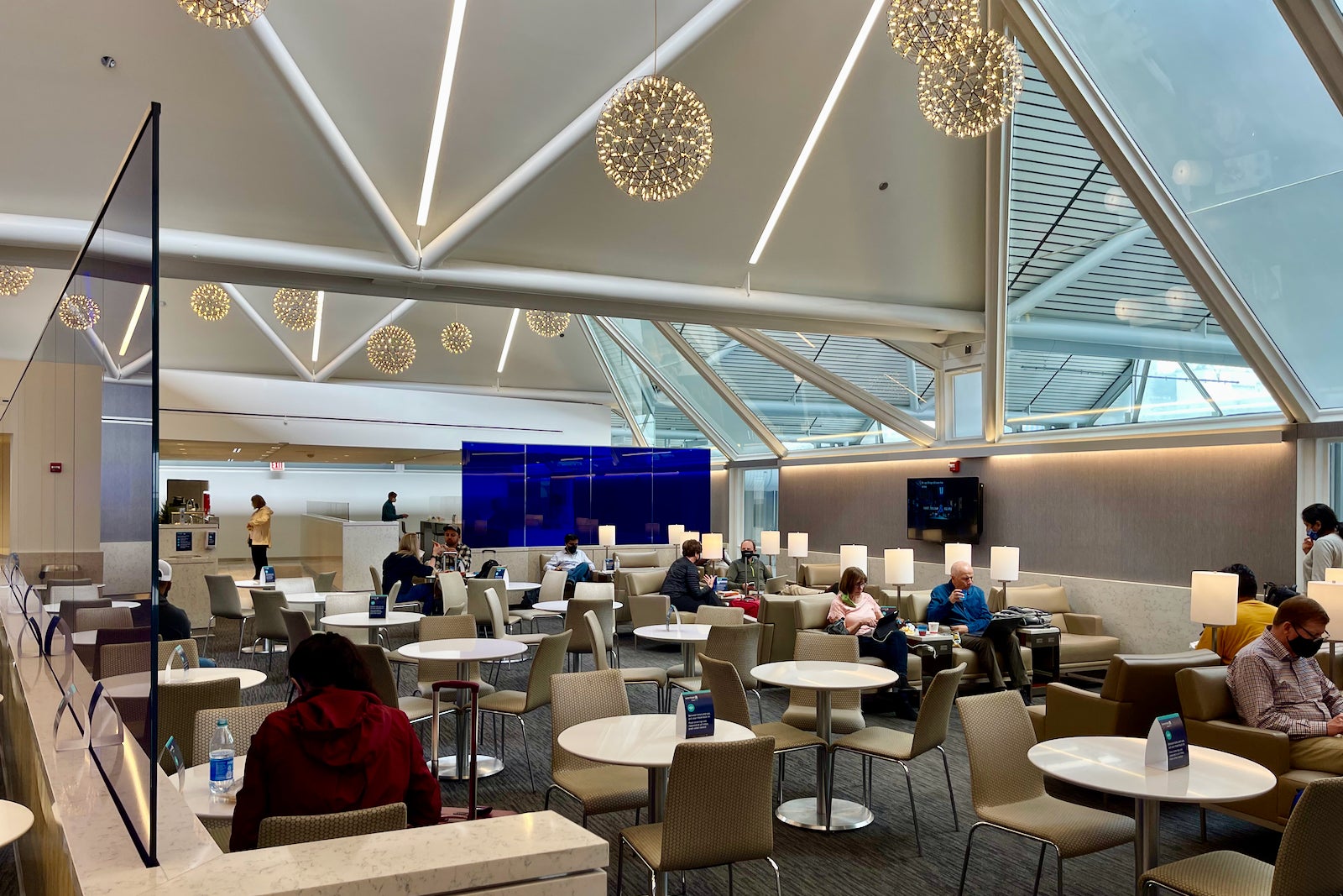 United accelerates lounge reopenings, aims for end of summer