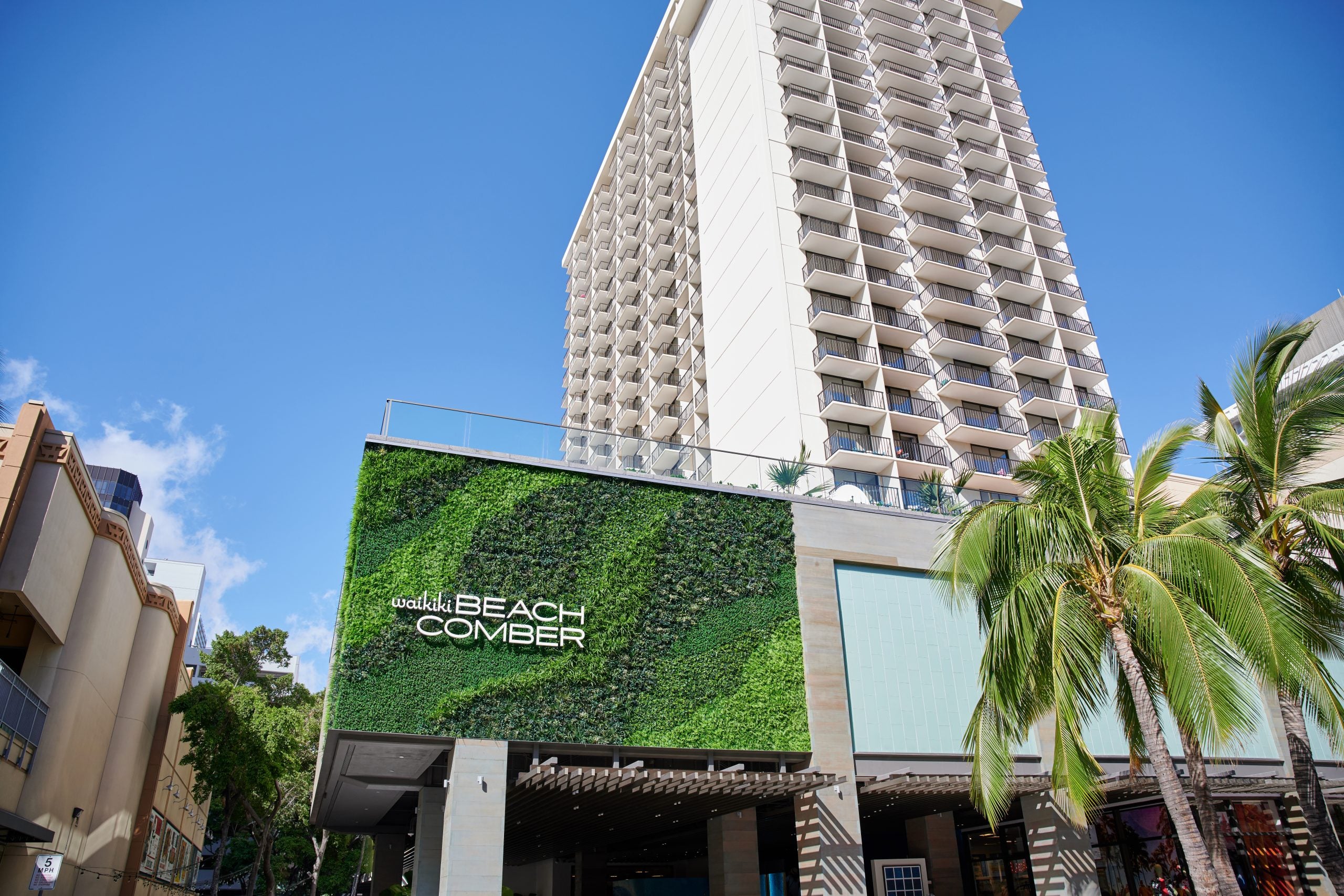 waikiki_beachcomber_by_outrigger.__photo_by_outrigger_hospitality_group_