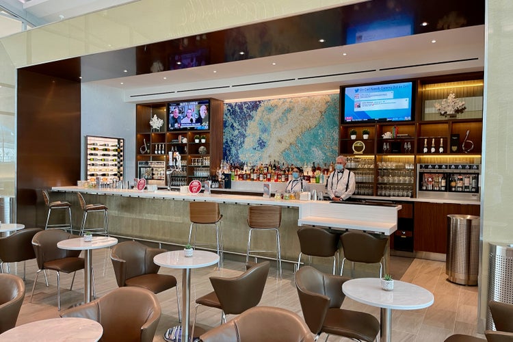 8 things I'd love to see in Delta's business-class-only Sky Clubs - The ...