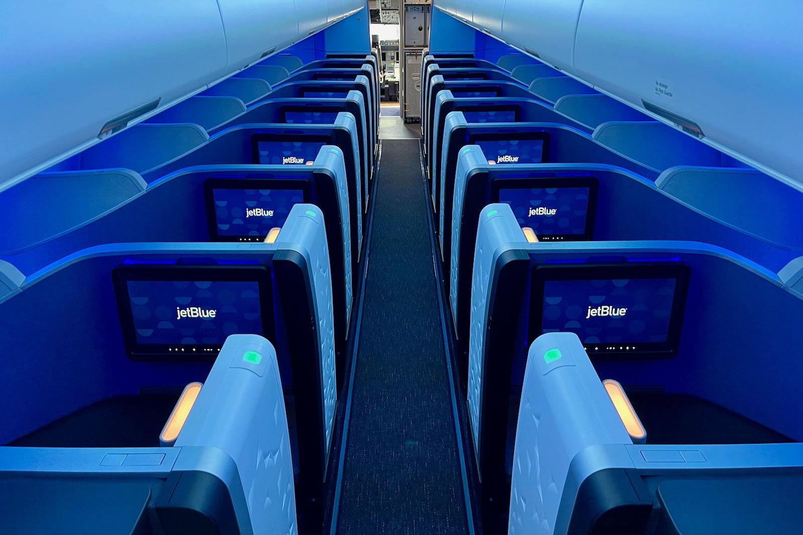 Review JetBlue's new transcon champ, Mint studio business class The
