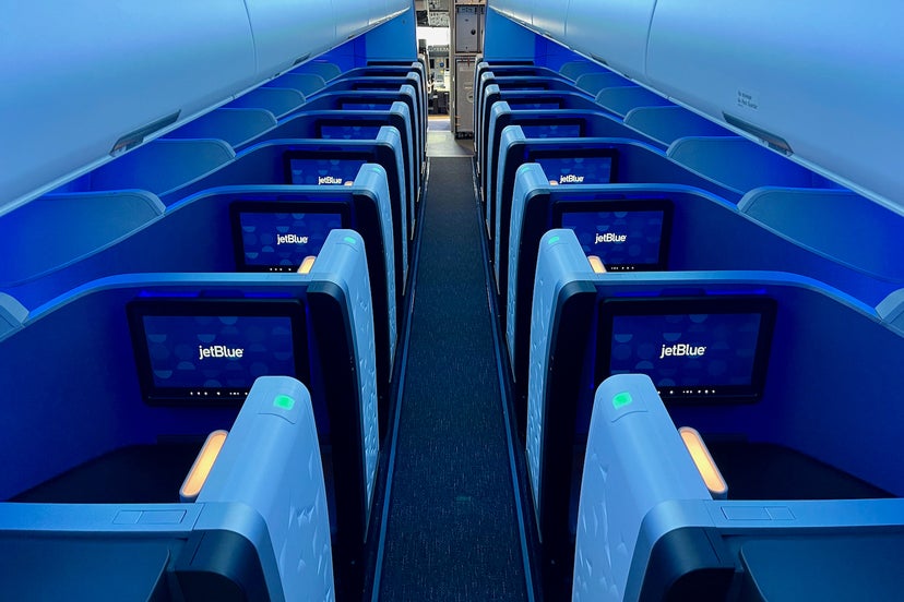 JetBlue considers adding airport lounges for Mint business class The
