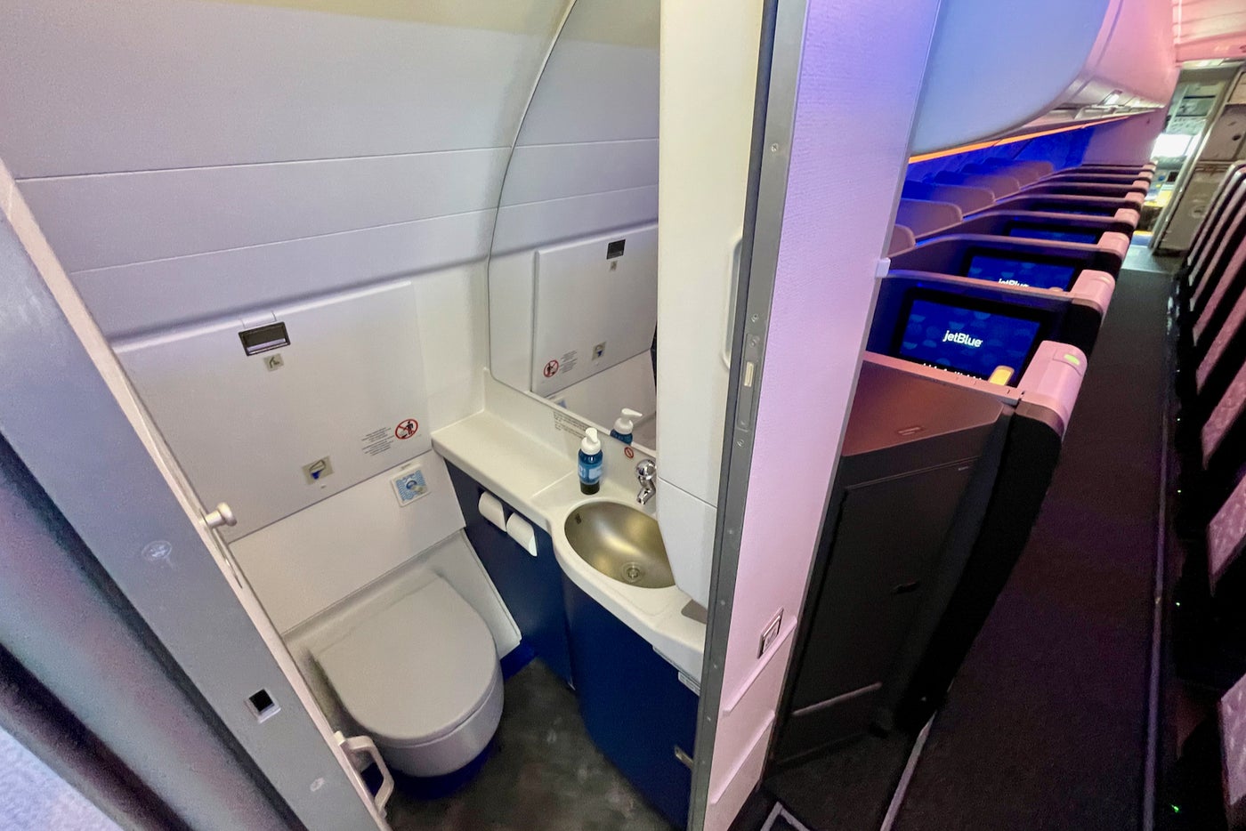Review JetBlue's brandnew Mint businessclass suite