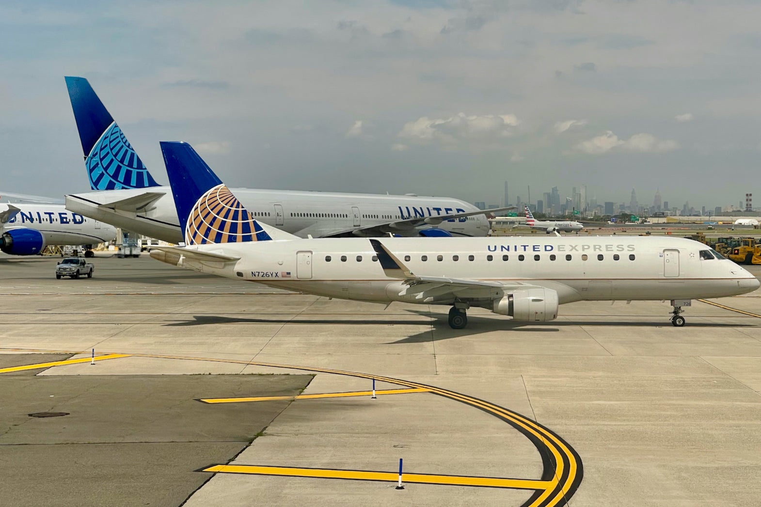 United Embraer 175 Zach Griff