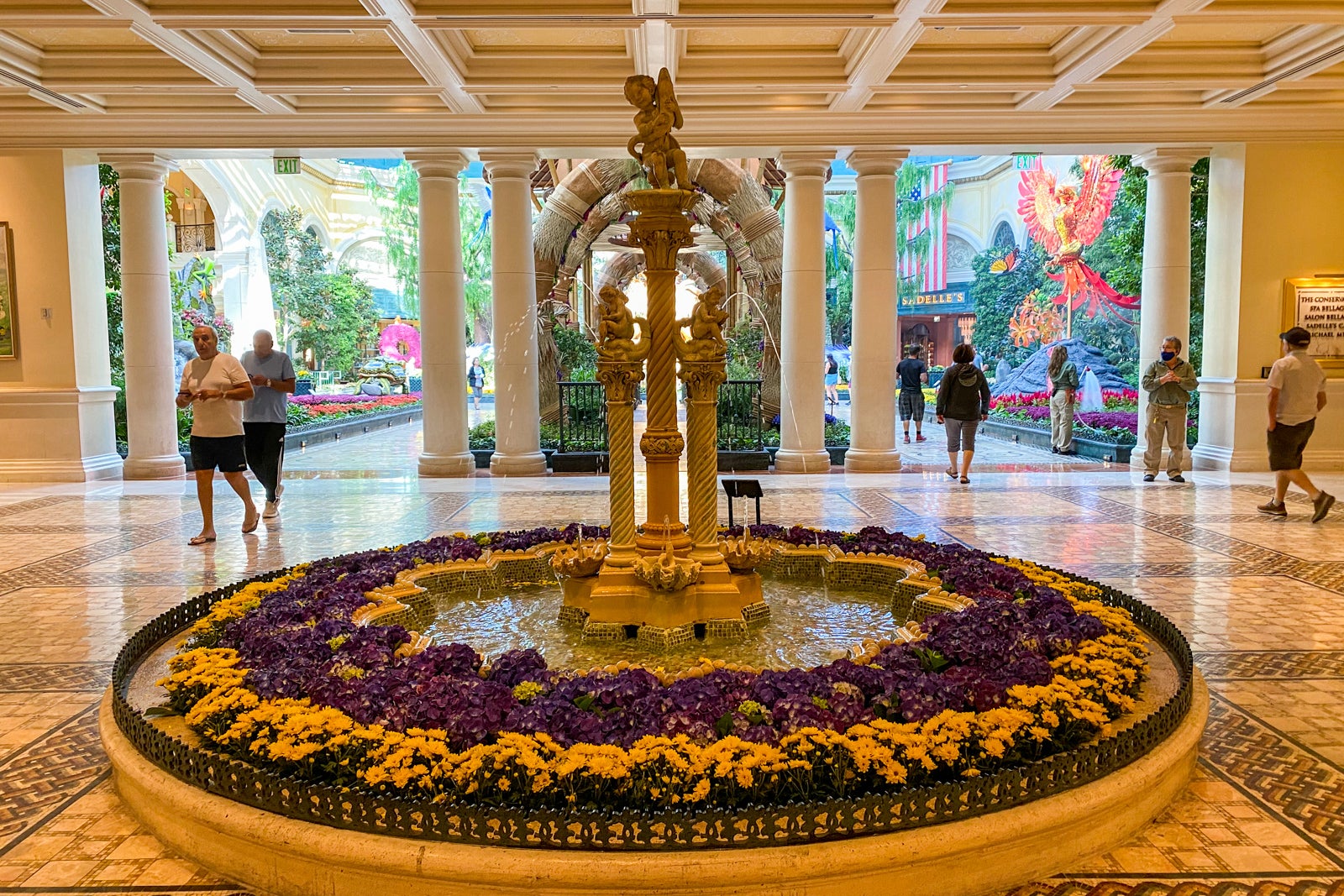 Bellagio to Renovate Hotel Rooms, Eyeing Las Vegas Recovery in 2021