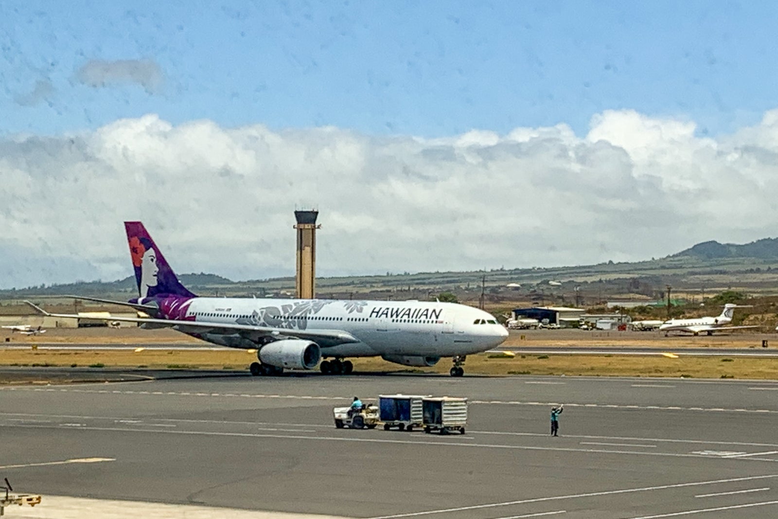 What it's like flying between the Hawaiian Islands right now