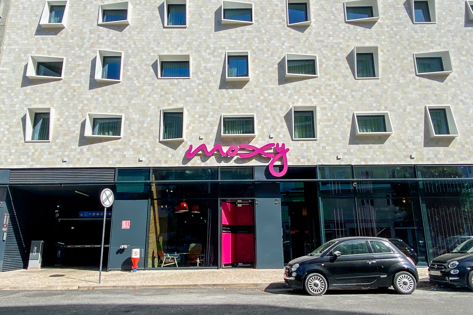 https://thepointsguy.global.ssl.fastly.net/us/originals/2021/07/20210727_Moxy-Lisbon-City_CDong-47.jpg