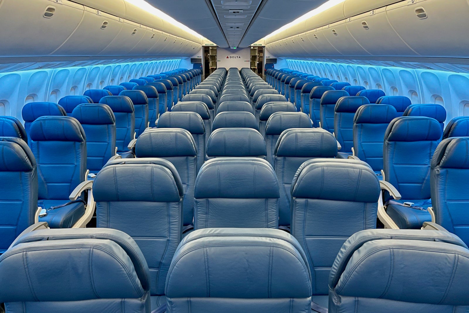 delta 767 seating chart international