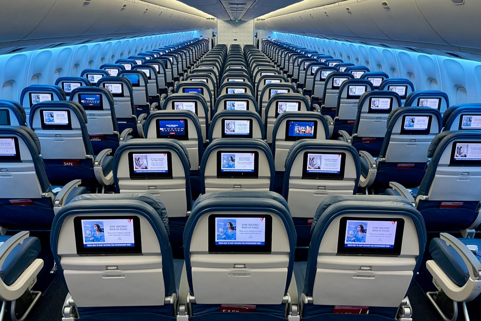 File:Continental Airlines 767-400ER economy cabin.jpg - Wikipedia