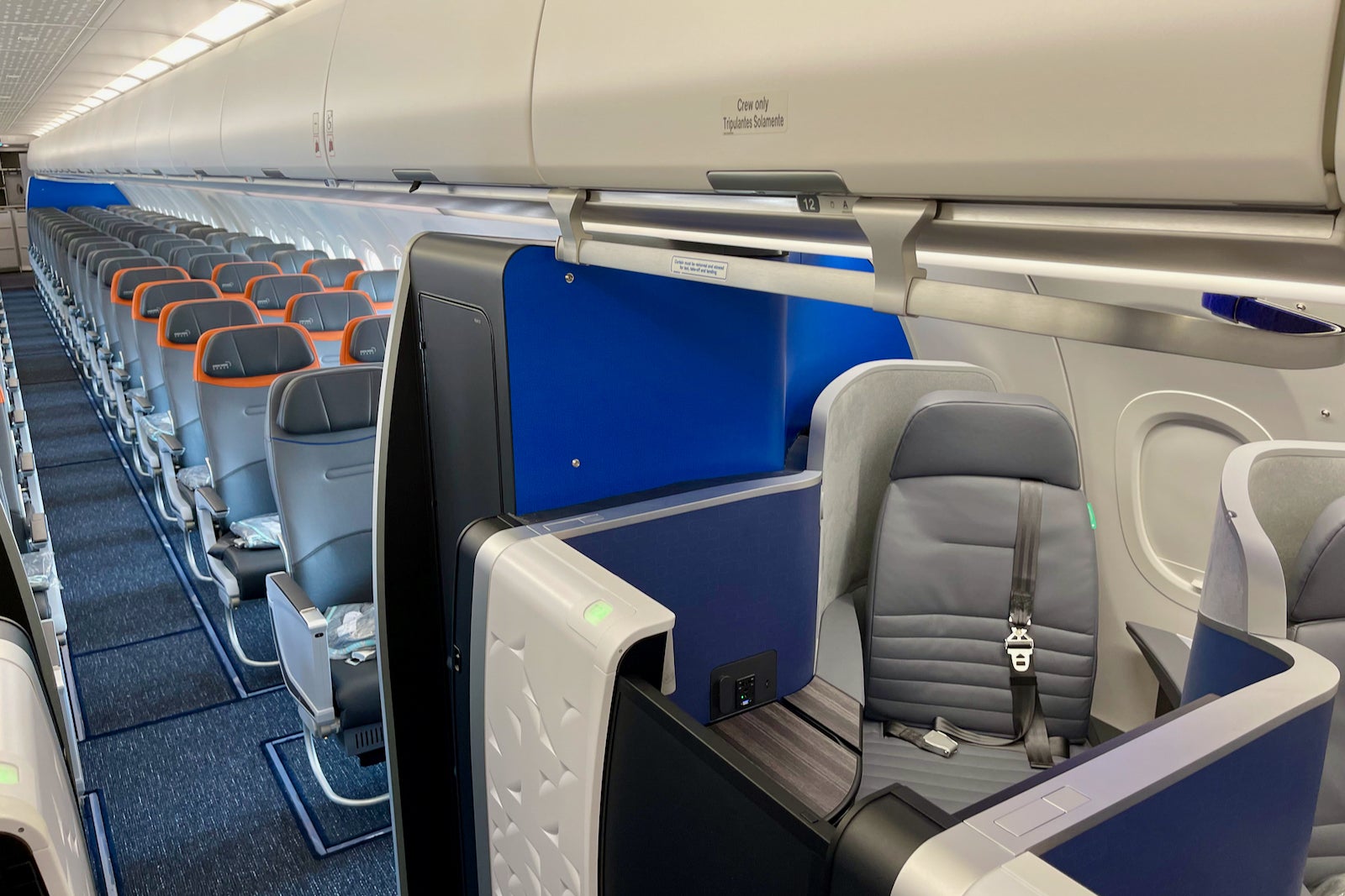 First Look: How JetBlue's First A321LR Stacks Up Against The Mint ...