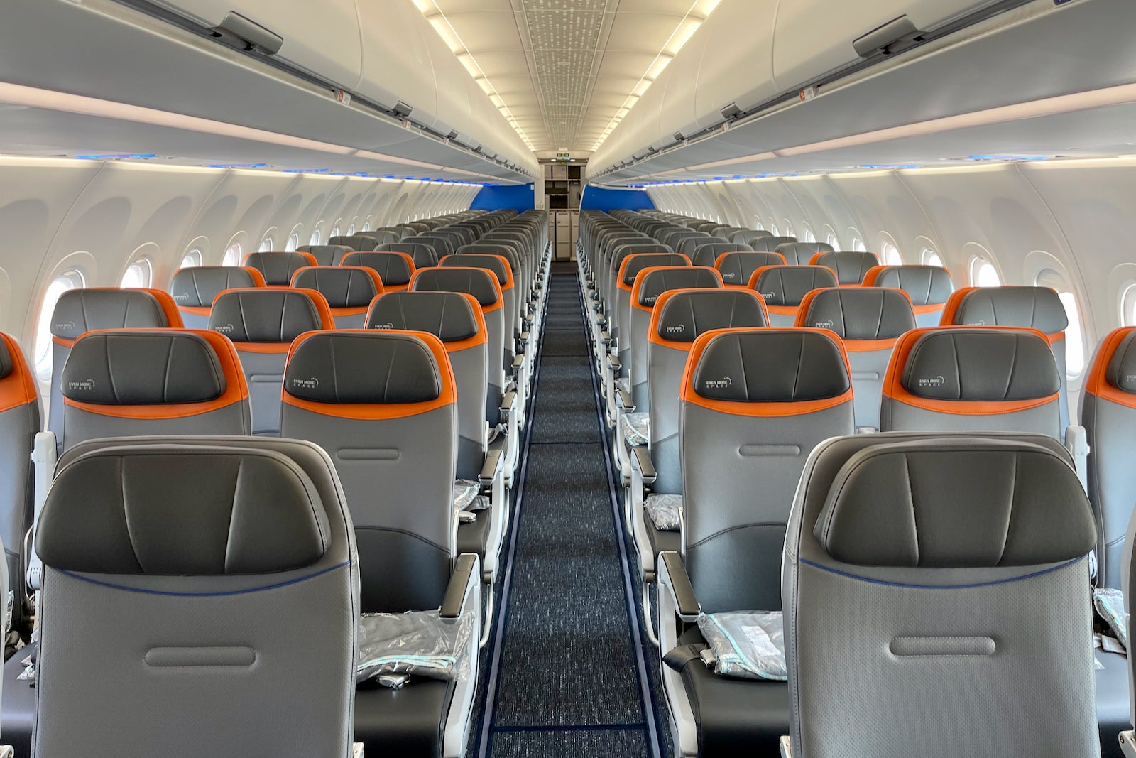 First look: How JetBlue's first A321LR stacks up against the Mint ...