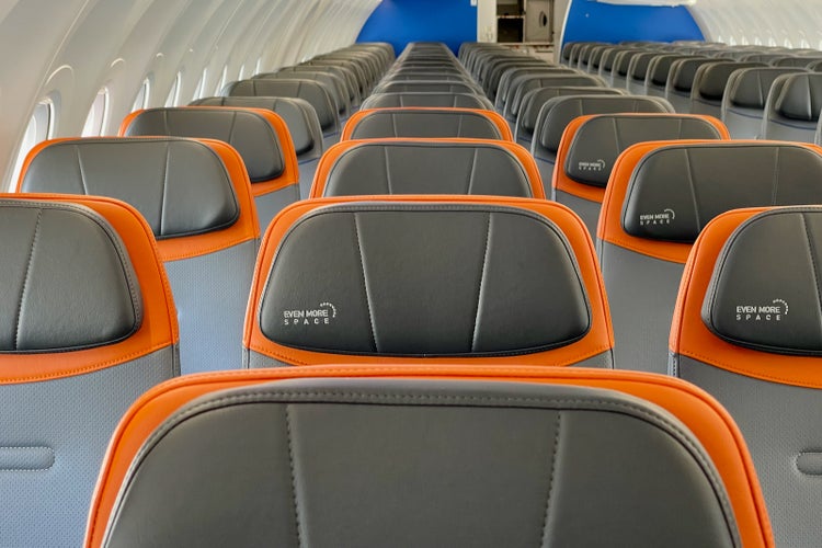 First look: How JetBlue's first A321LR stacks up against the Mint ...