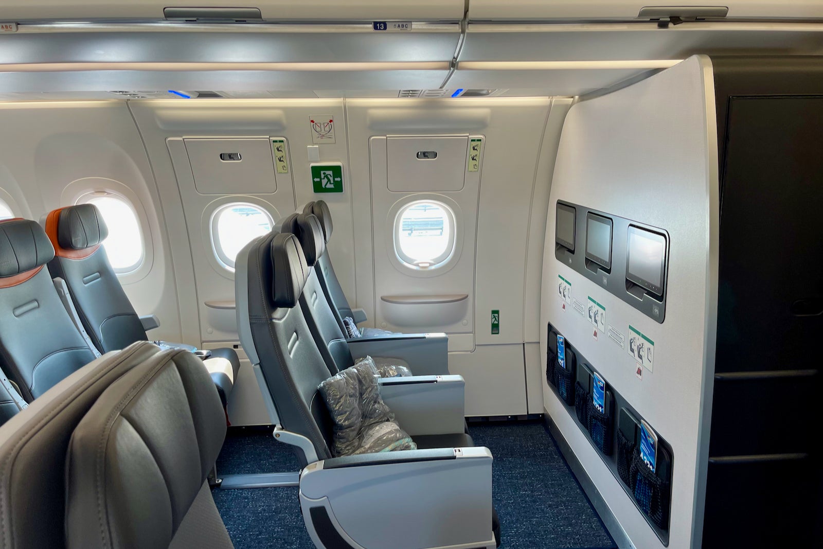 First look How JetBlue's first A321LR stacks up against the Mintequipped neo The Points Guy