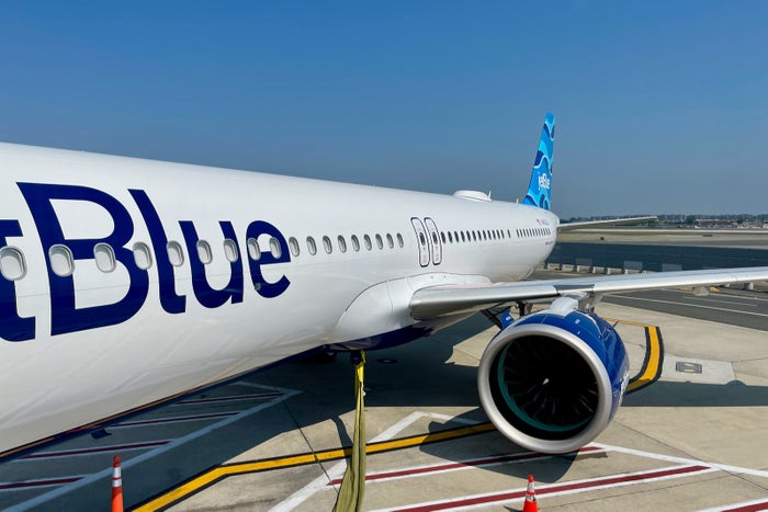 First look: How JetBlue's first A321LR stacks up against the Mint ...