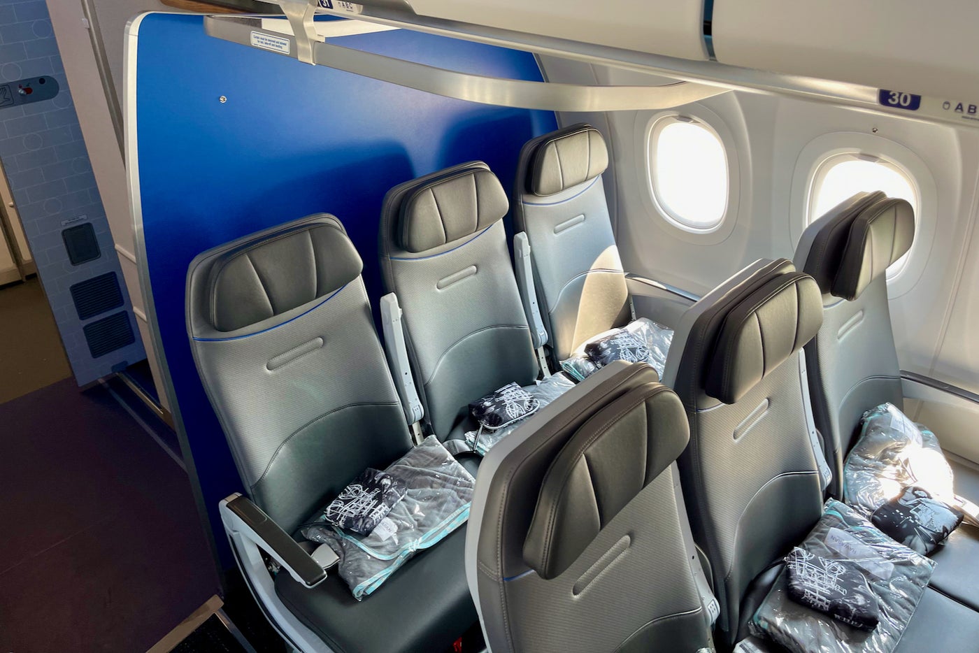 First look How JetBlue's first A321LR stacks up against the Mint