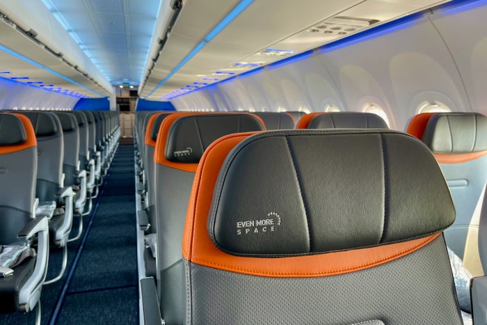 First look: How JetBlue's first A321LR stacks up against the Mint ...