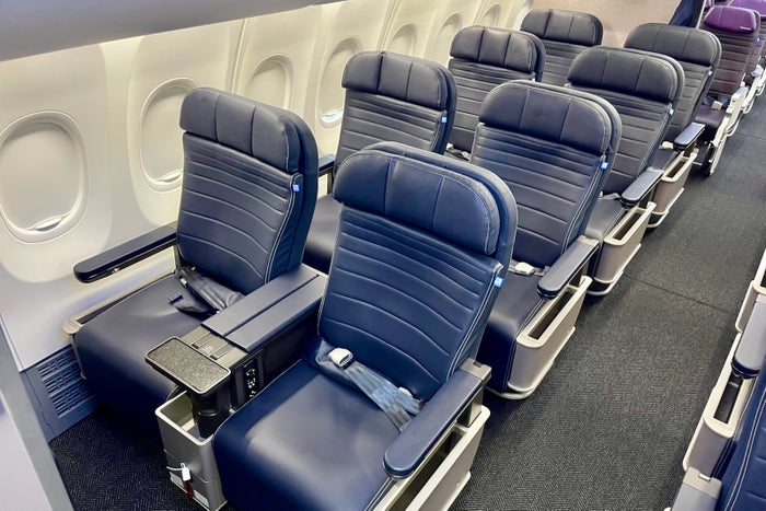 Putting United’s new interior to the test on the Boeing 737 MAX 8