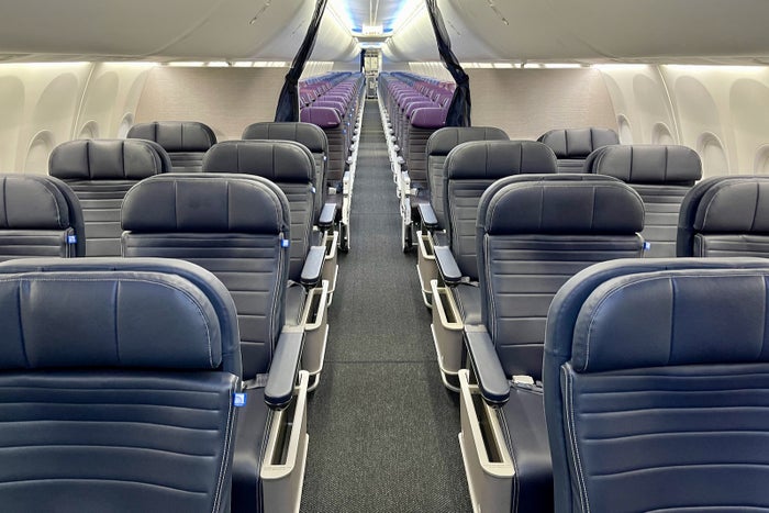 Putting United’s new interior to the test on the Boeing 737 MAX 8