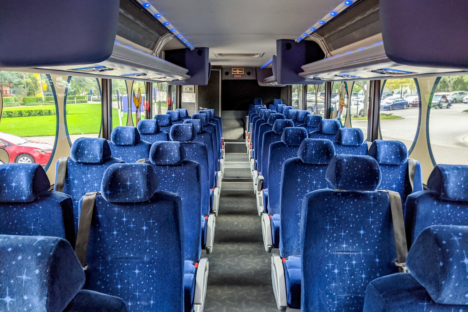 Disney World 's Magical Express bus