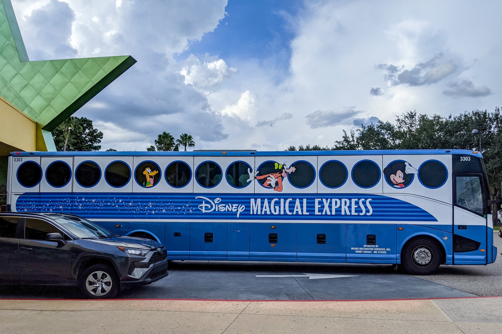 Disney World's Magical Express bus