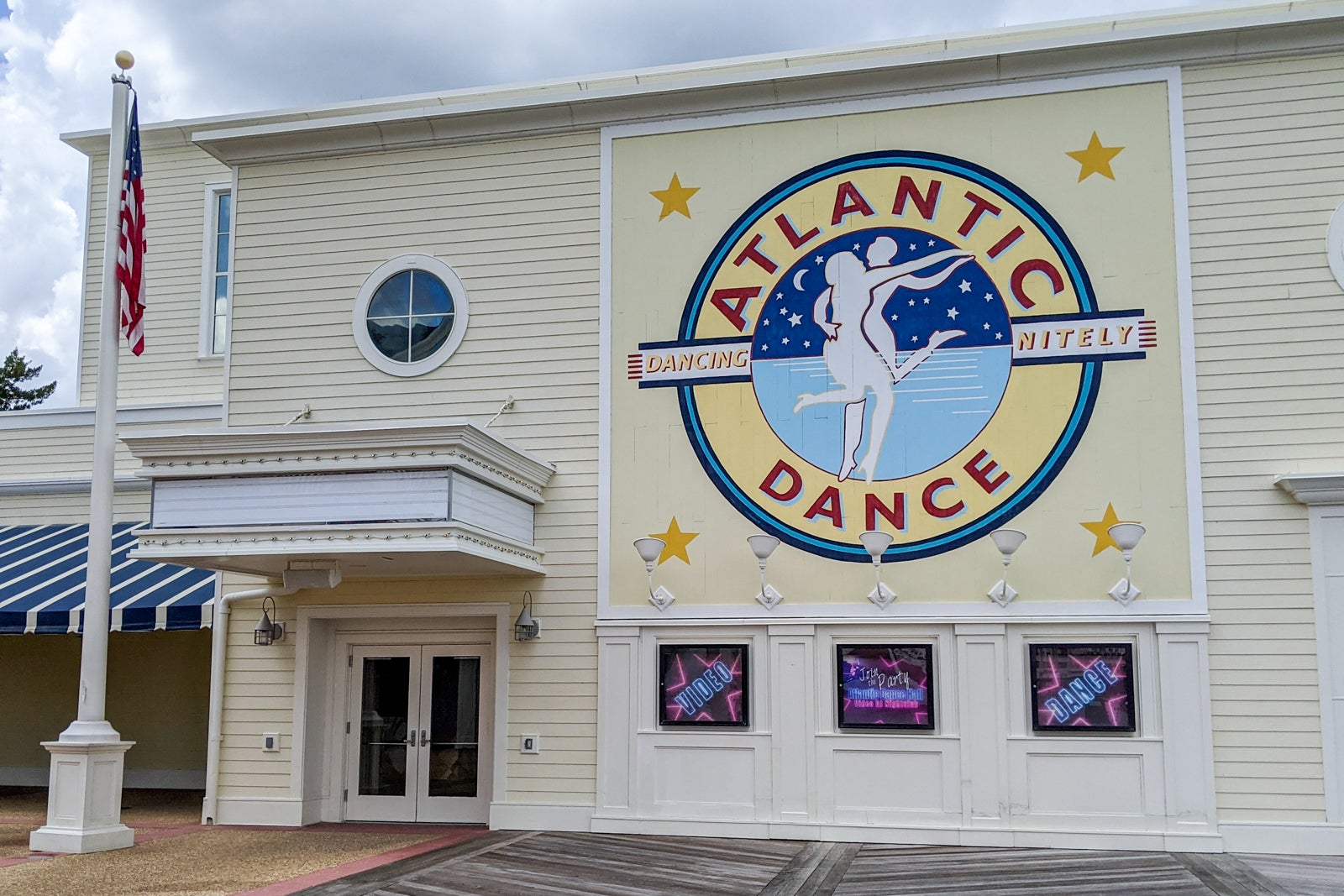 Dance hall op Disney 's Boardwalk